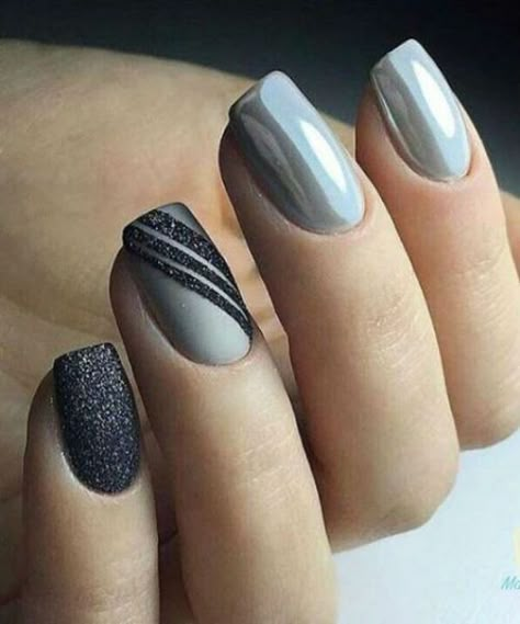 Light Gray Nails, Shellac Pedicure, Grey Nail Art, Grey Acrylic Nails, Gray Nails, Super Nails, Black Nail, Trendy Winter, Winter Nail