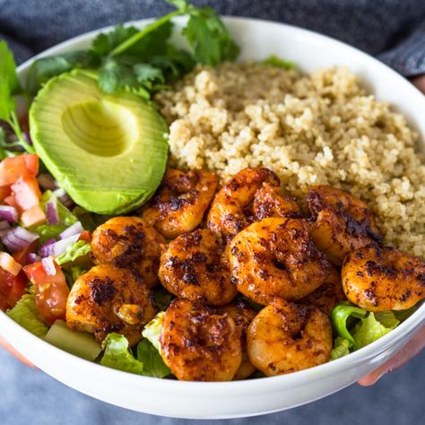 Shrimp-Avocado-Quinoa-Bowls Shrimp Quinoa Bowl, Lunch Bowl Recipe, Grain Bowl Recipe, Super Bowl Food Healthy, Shrimp And Quinoa, Avocado Quinoa, Bowls Recipes, Quinoa Bowls, Healthy Bowls Recipes