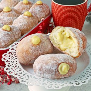 Easy Bavarian Cream, Bavarian Cream Donut Recipe, Bavarian Donut, Cream Donut Recipe, Bavarian Cream Filling, Cream Filled Donuts, Foxy Folksy, Doughnut Recipe Easy, Donut Filling