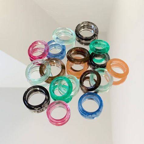 Resin Ring Ideas, Y2k Jewellery, Epoxy Ring, Photography Set Up, Jewlery Rings, Ring Resin, Funky Rings, Y2k Rings, Resin Rings