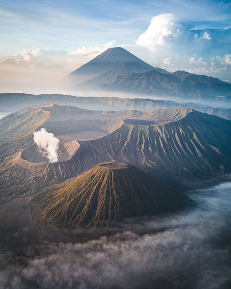 brayden on Twitter: "the volcanic views of indonesia… " Mount Bromo, Active Volcano, Mountain Photography, Epic Journey, Video Photography, Volcano, Southeast Asia, Travel Photos, Aesthetic Pictures