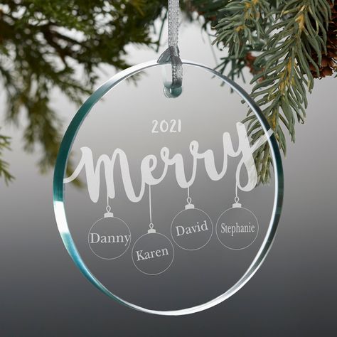 Cricut Ornaments, Christmas Resin, Family Christmas Stockings, Merry Everything, Vinyl Creations, Idee Cricut, Circuit Ideas, Acrylic Ornaments, Family Ornaments