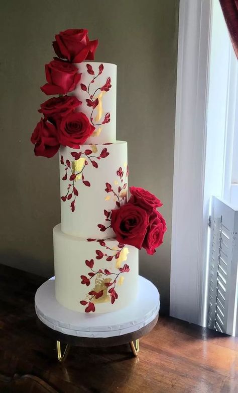 Red Wedding Cake Elegant, Wedding Cake With Red Roses, Red Rose Wedding Cake, Happy Birthday Flower Cake, Beauty And Beast Wedding, Birthday Cake Decorating Ideas, Stunning Cakes, Dream Wedding Cake, Simple Cake Designs