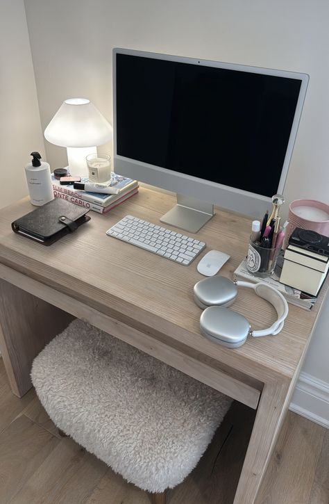 Aesthetic Gaming Desk, Bedroom Desk Ideas Aesthetic, Desk Organization Aesthetic, Apartment Style, Home Desk, Apartment Inspiration, Living Room Decor Apartment, Room Inspiration Bedroom, Aesthetic Bedroom