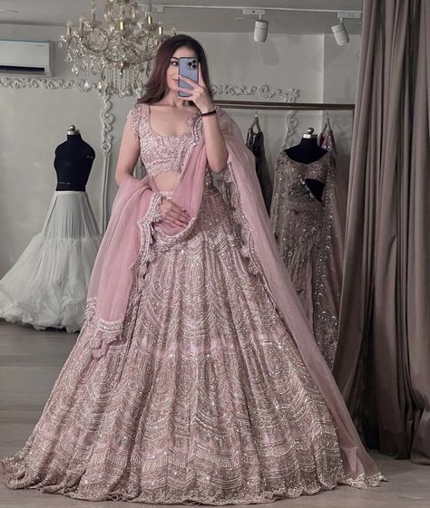 Light Pink Lehenga, Pink Sari, Sari Wedding, Pink Bridal Lehenga, Best Indian Wedding Dresses, Diwali Dresses, Latest Bridal Lehenga, Trendy Outfits Indian, Party Wear Lehenga Choli