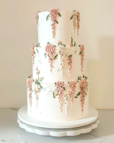 Pastel Wedding Cake Flowers, Pastel Wedding Cake Ideas, Square Cake Designs Simple, Wisteria Cake, Spring Wedding Cake Ideas, Wedding Cake Pastel, Wedding Cake Spring, Whimsical Wedding Cake, Epic Cakes