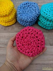 Lion Brand Stitch Soak Scrub Yarn Patterns, Scrubby Yarn Patterns, Scrubby Yarn Crochet Patterns, Scrubby Yarn Crochet, Owl Diy, Scrubbies Crochet, Scrubbies Crochet Pattern, Scrubby Yarn, Crocheted Stuff