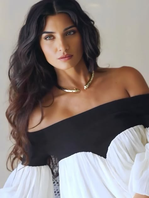 Kylie Jenner Photos, Pretty Nose, Tuba Buyukustun, Brown Hair Looks, Turkish Beauty, Beauty Inspiration, Celebrities Female, Hair Looks, Dyed Hair