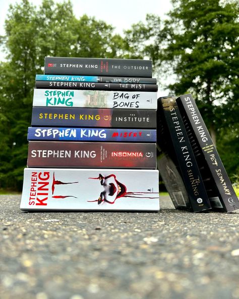 Gotta love a Stephen King collection 👻 #stephenking #booksbooksbooks #bookstagram #bookstack #booknerd #readerlife #readersgonnaread #readersofinstagram Stephen King Shining, Misery Stephen King, Stephen King Books, Tbr List, Book Pictures, Pet Sematary, King Book, Stephen King, Book Nerd