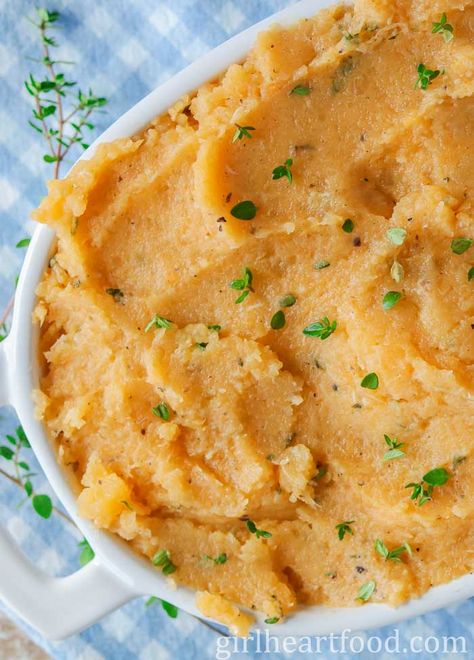 Brown Butter Mashed Turnip {aka 'Rutabaga' or 'Yellow Turnip'} with Roasted Garlic ǀ girlheartfood.com #mashedturnip #mashedrutabaga #easysidedish Crockpot Turnips, Turnip Side Dishes, Cooking Turnips, Mashed Turnip Recipes, Mashed Turnip, Rutabaga Recipes, Turnip Fries, Turnip Recipes, Cookies Gluten Free