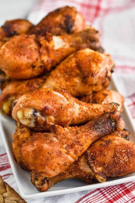 This Chicken Rub is very easy to throw together and is perfect for making delicious and flavorful chicken. Add this dry rub for chicken every time before you throw it on the grill. Picnic Sides, Rub For Chicken, Bbq Grilled Chicken Recipes, Chicken Recipes Dry, Grilled Chicken Drumsticks, Bbq Rub Recipe, Perfect Grilled Chicken, Grilled Chicken Legs, Chicken Wine