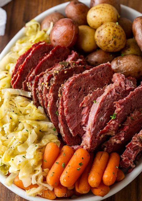 Corned Beef Recipes Crock Pot, Cabbage Slow Cooker, Corned Beef Recipes Slow Cooker, Corned Beef And Cabbage Recipe, Beef And Cabbage Recipe, Crock Pot Corned Beef, Slow Cooker Chili Beef, Slow Cooker Corned Beef, Cooking Corned Beef