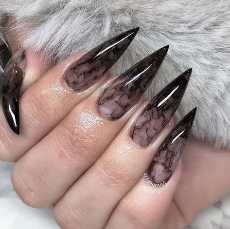 Ongles Goth, Acrylic Nails Stiletto, Witchy Nails, Punk Nails, Gothic Nails, Goth Nails, Grunge Nails, Stiletto Nails Designs, Her Nails