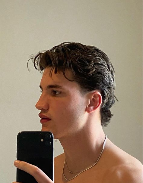 Modern Mullet For Men Straight Hair, Middle Part Mullet, Trendy Mullet, Bf Fits, Modern Mullet Haircut, Plane Hacks, Mullet Haircuts, Mullet Hairstyles, Mens Haircuts Straight Hair