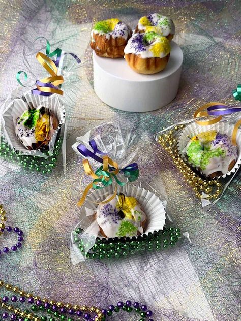 Mini King Cakes, King Cake Bites, King Cakes, Mardi Gras Food, Super Snacks, Mini Bundt Cakes, Bundt Cake Pan, Dough Ingredients, Mardi Gras Party