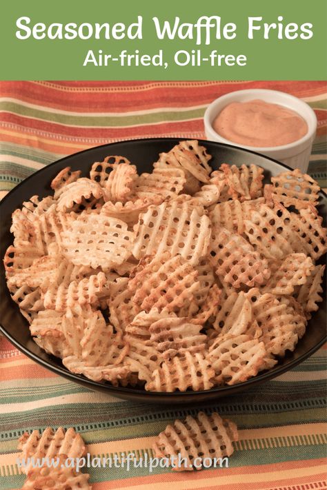 These Seasoned Waffle Fries are such a fun side for your sandwiches or burgers, or just for a snack. They're oil-free and so easy to make in your air fryer. Fries In The Air Fryer, Vegan Potatoes, Potatoes Fries, Vegan Potato Recipes, Easy Vegan Lunch, Oil Free Vegan Recipes, Vegan Snack Recipes, Waffle Fries, Snack Prep