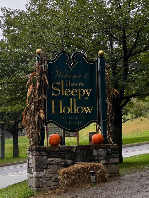 Headless Horseman Sleepy Hollow, Sleepy Hollow Halloween, Sleepy Hollow Ny, Sleepy Hollow New York, Fall Weekend Getaway, The Legend Of Sleepy Hollow, Legend Of Sleepy Hollow, Casa Halloween, Washington Irving