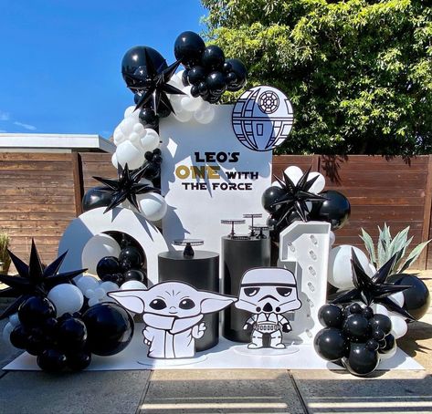 Star Wars Kids Party, Star Wars Balloons, Star Wars Theme Birthday, Star Wars Party Decorations, Decoracion Star Wars, Star Wars Themed Birthday Party, Yoda Party, 5th Birthday Boys, Star Wars Baby Shower