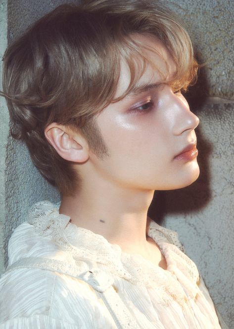 Hyuning Kai, 20cm Txt, Huening Kai Drawing, Hueningkai Side Profile, Huening Kai Photoshoot, Huening Kai Full Body Pic, Heuning Kai Photocard, Huening Kai Boyfriend Material, Huening Kai Concept Photo