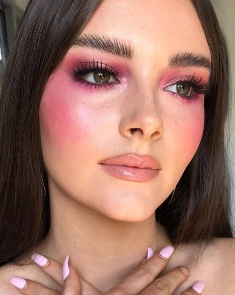 Rose Pink Makeup, Makeup Look For Beginners, Laminated Brows, Monochromatic Makeup, Work Makeup, Simple Makeup Looks, Colorful Eye Makeup, Easy Makeup, Soft Rose