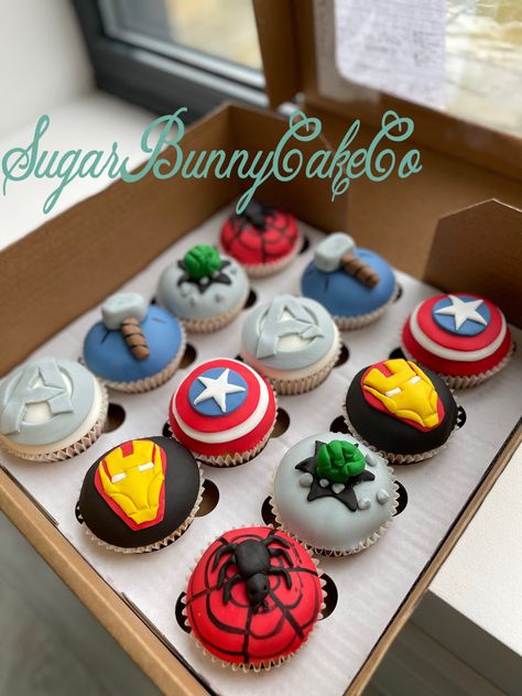 Avengers Treats, Marvel Pasta, Avengers Cupcake Cake, Marvel Theme Cake, Cupcakes Avengers, Iron Man Cupcakes, Avengers Themed Cakes, Marvel Cupcakes, Avengers Cupcakes