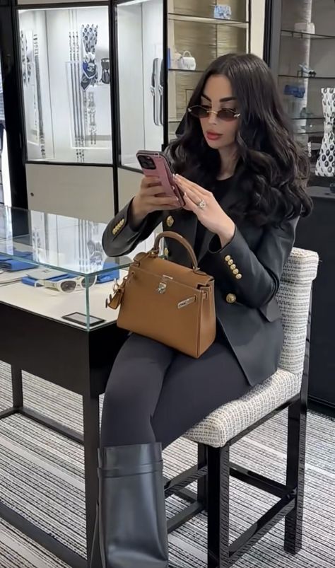 Rich Outfits Classy Winter, Outfits Classy Winter, Zainab Al Alwan, Fouz Alfahad, Rich Outfits Classy, Dubai Fashion Women, Bad And Boujee Outfits, Rich Outfits, Givenchy Boots