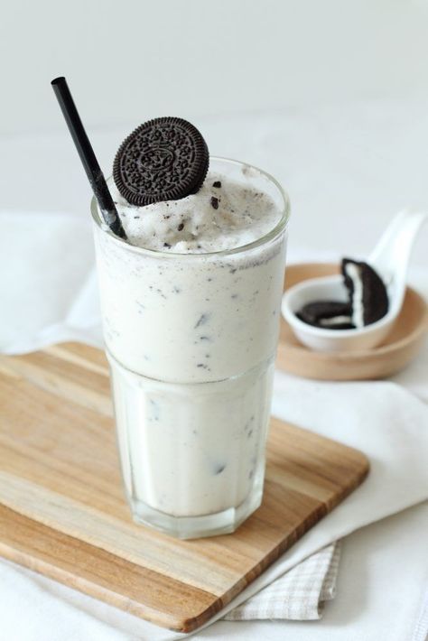 Cookies N Cream Milkshake, Cookies And Cream Shake, Ice Cream Milkshake Recipe, Oreo Milkshake Recipe, Cookies And Cream Milkshake, Vegan Tarts, Frappe Recipe, Oreo Milkshake, Cookies N Cream