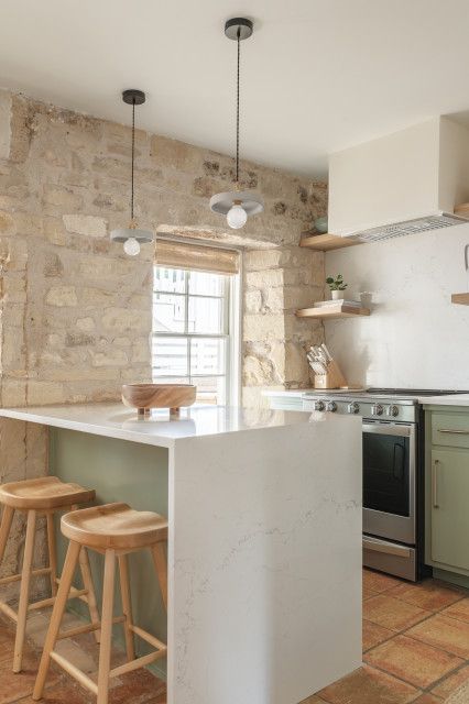 How to Rock a Rough Stone Kitchen Backsplash or Accent Wall Rock Backsplash Kitchen, Stone Veneer Backsplash, Diy Stone Backsplash, Stone Wall Kitchen, Kitchen Stone Wall, Stone Kitchen Backsplash, Rock Backsplash, Concrete Kitchen Island, Stone Backsplash Kitchen