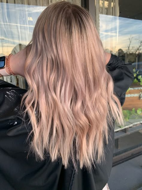 Slight hint of rose gold added to blonde hair for an amazing NYE look.Hair done by aprildunn_urhair on Instagram Blonde Hair With Hints Of Pink, Rose Pink Blonde Hair, Slightly Pink Blonde Hair, Blonde Hair With A Hint Of Pink, Rose Champagne Hair Color, Champagne Rose Hair, Rose Gold Ash Blonde Hair, Balayage Rose Gold Blonde, Champagne Pink Blonde Hair