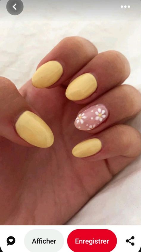 Acrylic Nails Yellow, Nails Yellow, Daisy Nails, Simple Gel Nails, Cute Gel Nails, Blue Nail, Shellac Nails, Short Acrylic Nails Designs, Pastel Nails