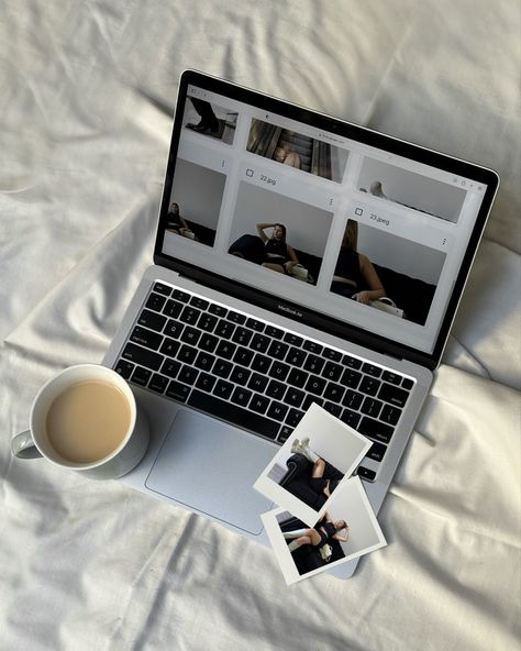 Content creator Pictures On Bed, Photos With Coffee, Content Creator Aesthetic, Creator Aesthetic, Printed Pictures, Vision Bored, Content Inspiration, Ugc Content, Aesthetic Content