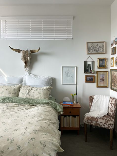 Cowboy Country Coastal Bedroom Ideas, Soft Country Aesthetic Room, Cottage Core Vintage Bedroom, Vintage Boho Western Bedroom, Vintage Country Aesthetic Home, House Interior Western, Urban Cowboy Interior Design, Western Cottage Core Aesthetic, Cowboy Aesthetic Bedroom