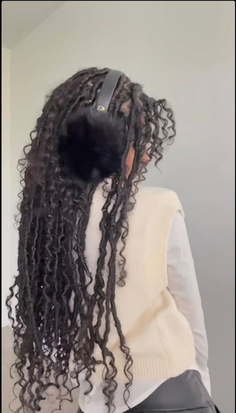 Jellyfish Haircut Black Woman, Locs With Curly Bangs, Medusa Locs, Goddess Locs Hairstyles, Partial Locs, Fairy Locs, Boho Locs, Cute Box Braids, Hairstyle Examples