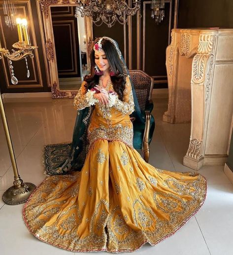 Mendhi Dresses, Mehendi Bridal Outfit, Haldi Dress For Bride, Mehendi Outfits For Bride, Mehndi Dress For Bride, Pakistani Mehndi Dress, Haldi Ceremony Outfit, Bridal Mehndi Dresses, Mehndi Outfits