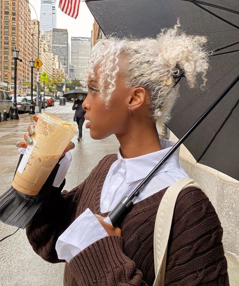 Black beauties on Twitter: "Iced chai almond milk and pumpkin foam 🤎… " Blonde Afro, Twisted Hair, Dyed Natural Hair, Pelo Afro, Winter Hair Color, Hair Inspo Color, Winter Hairstyles, Afro Hairstyles, Aesthetic Hair