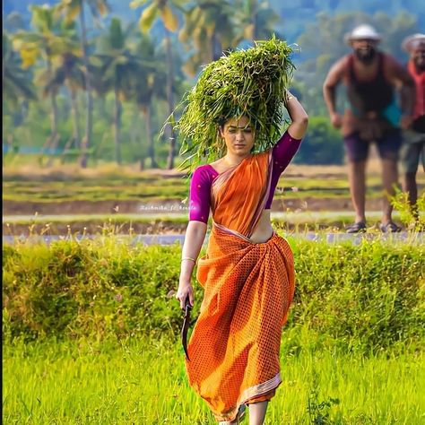 Bharatanatyam Poses, Village Girl, Indian Photoshoot, Saree Photoshoot, Study Material, Photo Pose Style, Pics Art, Indian Beauty Saree