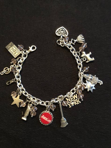 Annie Jr, Annie Musical, Bracelet Gift Box, Broadway Theatre, Earring Box, Musical Theater, Star Bracelet, Red Earrings, Black Earrings