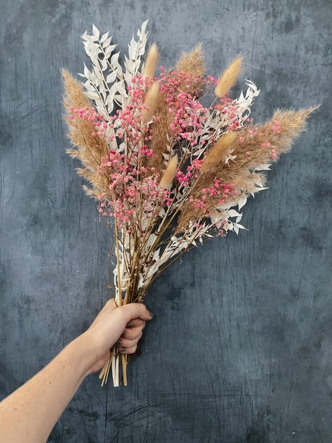 Meet Finella, a new addition this autum. Featuring stunning preserved pink gypsophila, dried pampas, fluffy bunny tails and preserved white ruscus stems.  With a gorgeous pop of pink and an array of neutral tones, the Finella Dried Flower arrangement makes the perfect centrepiece that will last year after year or a lovely everlasting gift. A stunning, sustainable alternative to fresh flowers!  Stem lengths vary up to 50cm. Every bouquet is made to order by hand in our Edinburgh studio so they wi Pink Dried Flower Bouquet, White Ruscus, Pink Gypsophila, Diy Dried Flower Arrangement, Herb Bouquet, Sustainable Flowers, Dried Pampas, Dried Flower Wreaths, Everlasting Flowers