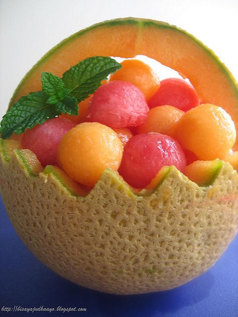 Melon Basket | #paleo | FOLLOW CAVEMENWORLD.com at pinterest.com/cavemenworld/ Melon Basket, Watermelon Fruit Bowls, Cantaloupe Fruit, Watermelon Basket, Creamed Chipped Beef, Fruit Carvings, Fruit Ideas, Fruit Platter Designs, Fruit And Vegetable Carving