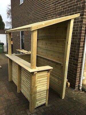 Wrap Around Bar, Bar Pallet, Garden Bar Ideas, Garden Bar Shed, Outdoor Tiki Bar, Outdoor Garden Bar, Outside Bar, Pallet Bar Diy, Outdoor Bars