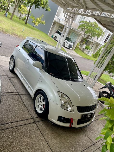 White Suzuki Swift, Audi Hatchback, Car Pic, Suzuki Cars, Car Goals, Car Inspiration, Dark Phone Wallpapers, Suzuki Swift, Car Culture