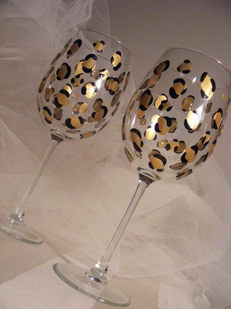 Leopard Print Bachelorette, Printed Wine Glasses, Leopard Print Party, Bridesmaids Bachelorette, Diy Wine Glasses, Bday Gifts, Decorated Wine Glasses, Hand Painted Glasses, Wine Craft