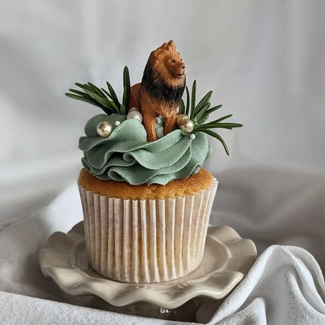 Zoo Animal Cake Ideas, Wild One Birthday Party Cupcakes, 2 Wild Cupcakes, Jungle Theme Cupcakes Safari Party, Jungle Party Cupcakes, Jungle Birthday Cupcakes, Jungle Safari Cupcakes, Jungle Baby Shower Cupcakes, Wild One Cupcakes Girl