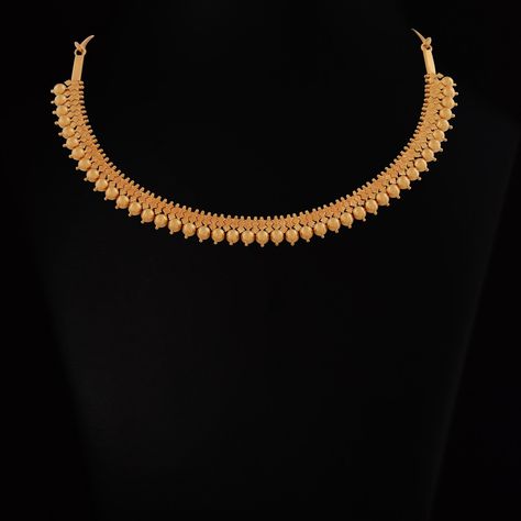 Vummidi Bangaru Jewellers Chocker Design, Vummidi Bangaru Jewellers, Indian Gold Necklace Designs, Small Gold Necklace, Gold Jewelry Outfits, Indian Bridal Jewelry Sets, Gold Jewelry Simple Necklace, Gold Mangalsutra Designs, Gold Necklace Indian Bridal Jewelry