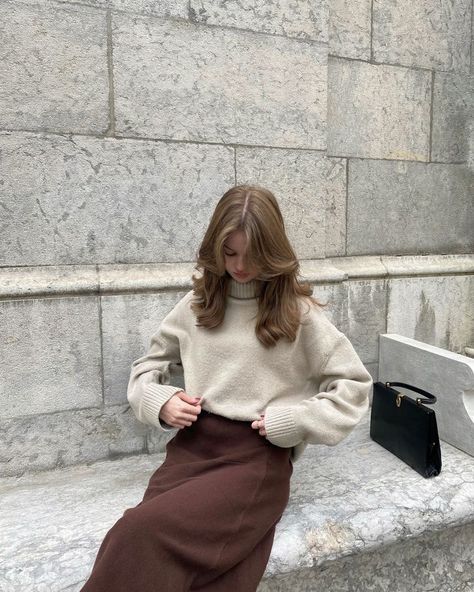 Sweater Old Money, Knit Skirt Outfit, Aesthetic Old Money, Outfit Modest, Old Money Outfit, Aesthetic Old, Modest Outfit Ideas, Money Outfit, Academia Outfits