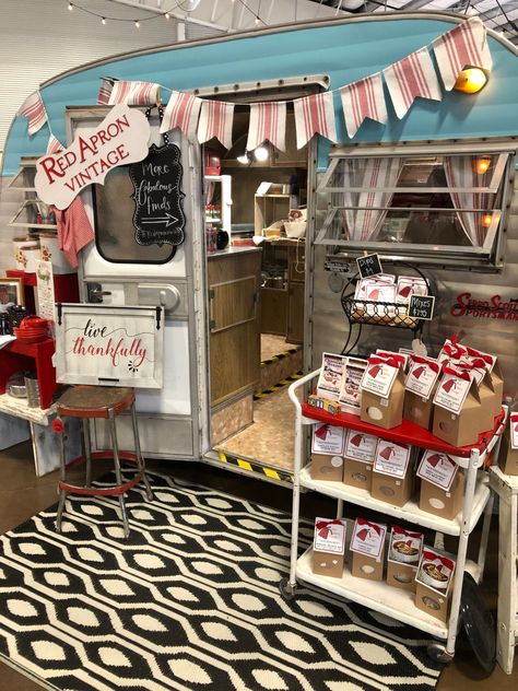 Mobile Retail Store Trailer, Vintage Camper Boutique, Camper Boutique Mobile Shop, Boutique Trailer Mobile Shop, Camper Mobile Boutique, Camper Pop Up Shop, Mobile Vintage Shop, Mobile Candy Truck, Camper Store Design