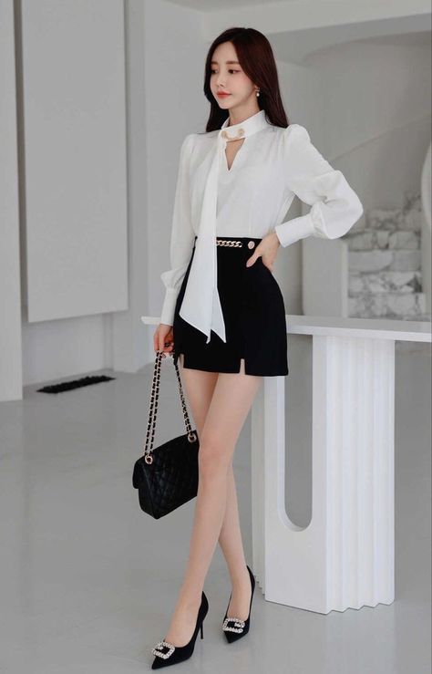 Korean Secretary Outfit, South Korean Outfits, Female Office Outfits, Kim V, Secretary Outfits, Black And White Girl, Clothes Korean Style, Office Outfits Women, Korean Fashion Dress