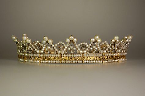 Queen Maryie José of Savoy's Diamond and Pearl Coronet, Italy (pearls, diamonds). The coronet was once belonged to Empress Josephine Bonaparte of France and Empress Charlotte of Mexico. Royal Crowns, Royal Tiaras, Pearl Tiara, Grand Duke, Royal Jewels, Royal Jewelry, Crown Jewels, Tiaras And Crowns, Luxembourg