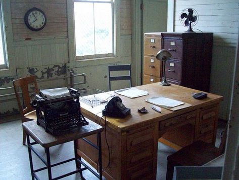 Interrogation Room | Flickr - Photo Sharing! 1920s Office, Interrogation Room, Noir Detective, Detective Aesthetic, Old Office, Sheriff Office, Office Set, Police Station, Office Room