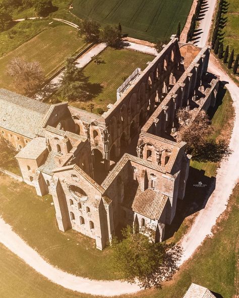 Abbey Wedding, Old Churches, Europe Fashion, Wedding Dress Inspiration, Tuscany, Wedding Inspo, 1 2 3, Italy, House Styles